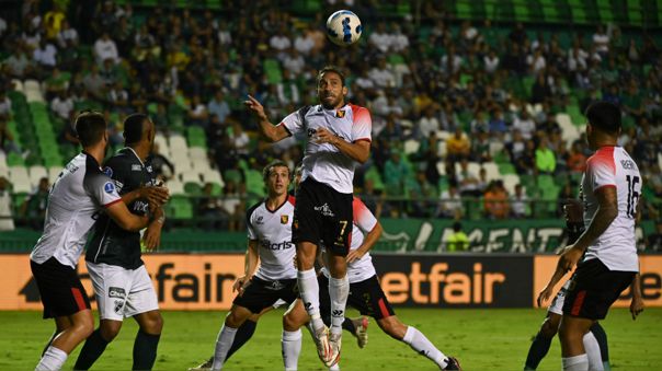 Melgar enfrentará a Atlético Nacional y la última vez que visitó Colombia igualó 0-0 con Deportivo Cali en 2022. 