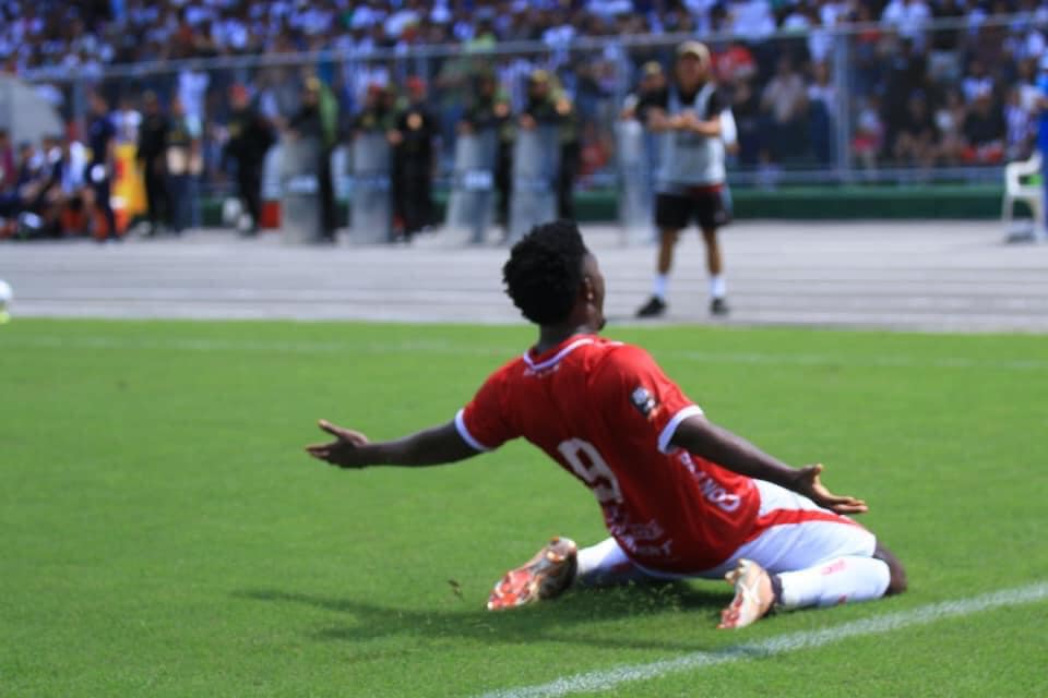 Marlon de Jesús anotó el primer gol para los de Tarapoto.