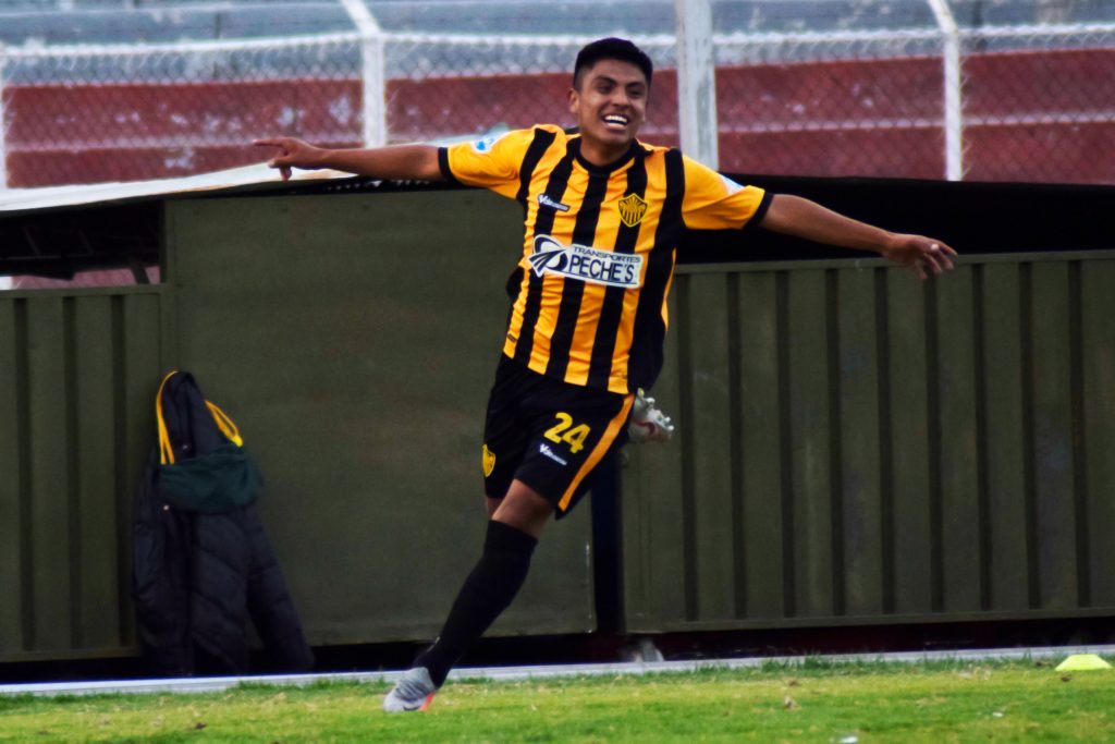 Miguel Yaguno anotó el gol del título para Aurora.