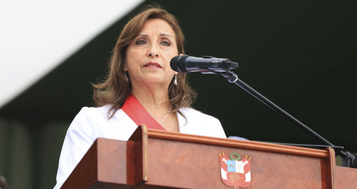 Dina Boluarte saludó juramentación de Josué Gutiérrez como nuevo defensor del Pueblo