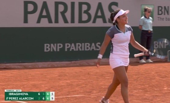 Lucciana Pérez luego de vencer a Ibragimova y clasificar a las semifinales del Roland Garros Junior. 