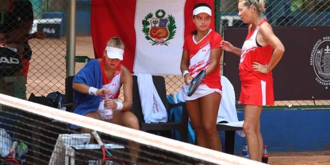 Lucciana Pérez y Anastasia Iamachkine en la Selección Peruana. 