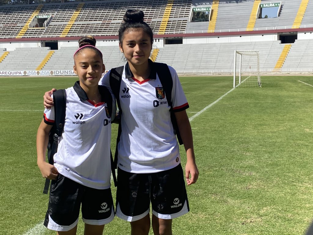 Sofía Aguayo y Alexa Zeballos acudieron a la Selección Peruana Sub-17 luego del partido ante Universitario.