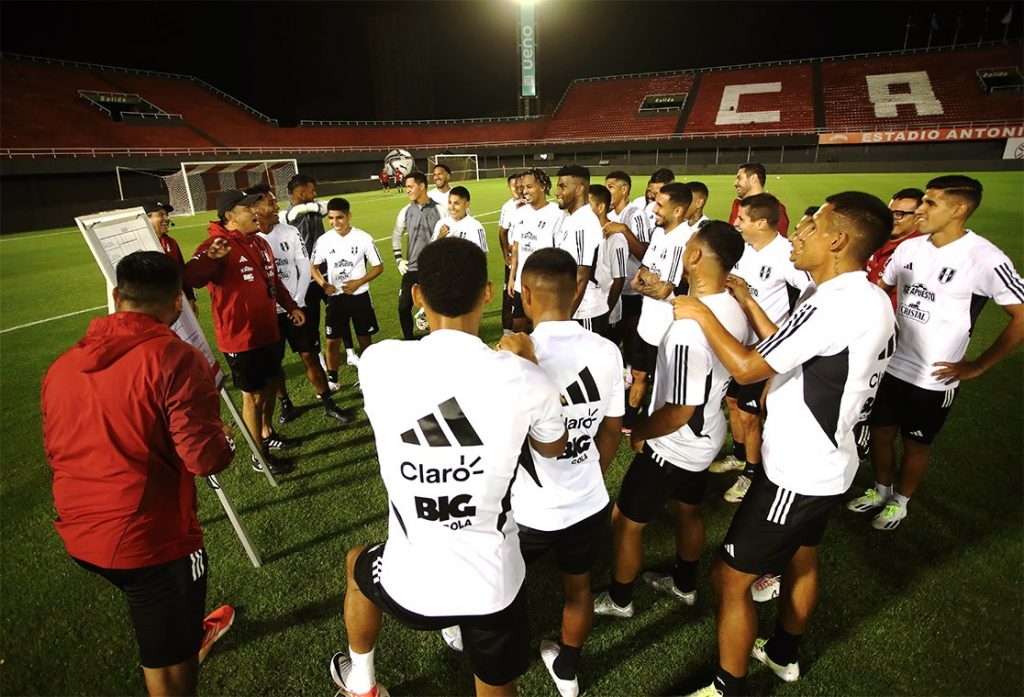 Selección Peruana reconoció el Estadio Antonio Aranda de Paraguay.